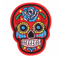 Antsiuvas medžiaginis Skull Red; 7.5x5.5cm