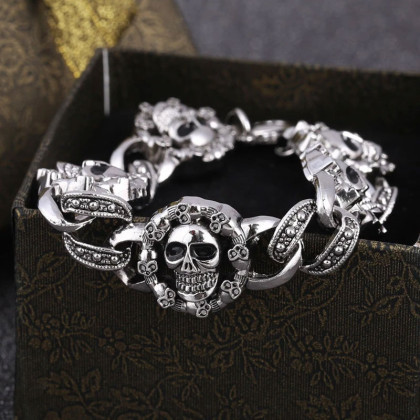 Apyrankė Five Skulls Plus; 19cm Apyrankė Five Skulls Plus; 19cm