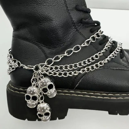 Avalynės pakabukas Chain Skull Three sidabro spalvos; 28/30/38cm Avalynės pakabukas Chain Skull Three sidabro spalvos; 28/30/38cm