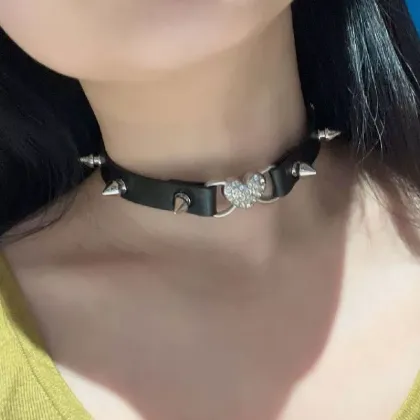 Kaklo juostelė Choker Spike Heart 386; 0.9cm