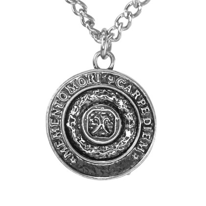 Kaklo papuošalas medalionas Memento mori sidabro spalvos; 2.5cm Kaklo papuošalas medalionas Memento mori sidabro spalvos; 2.5cm