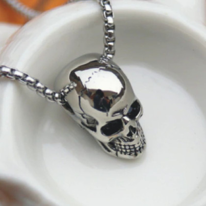 Kaklo papuošalas Shine Skull sidabro spalvos; 2.5x1.5cm Kaklo papuošalas Shine Skull sidabro spalvos; 2.5x1.5cm