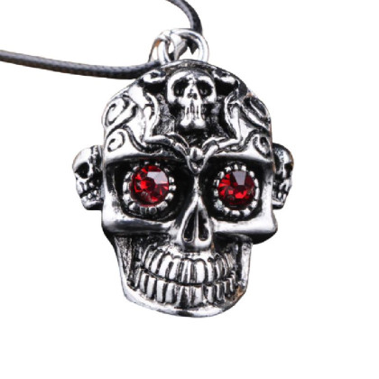 Kaklo papuošalas Red eye skull; 35x25mm