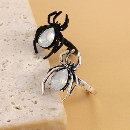 Žiedas Spider Opal Black; 17.5-21 pritaikomo dydžio Žiedas Spider Opal Black; 17.5-21 pritaikomo dydžio
