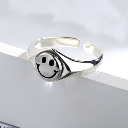Žiedas Smile Rhombus Silver; 16-19 pritaikomo dydžio Žiedas Smile Rhombus Silver; 16-19 pritaikomo dydžio