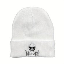 Kepurė Skull White; universalaus dydžio